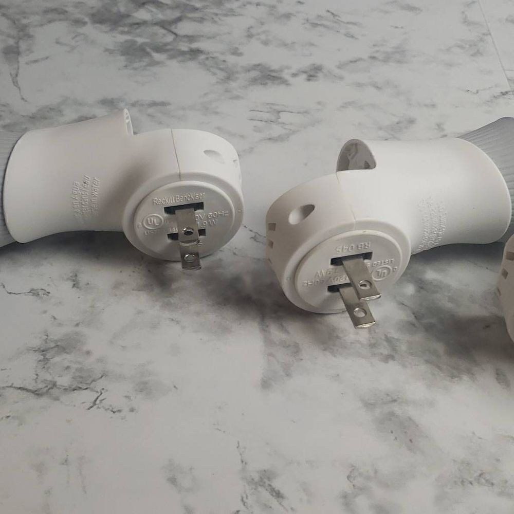 5 Preowned Airwick Plug Diffusers - Picture 11 of 12
